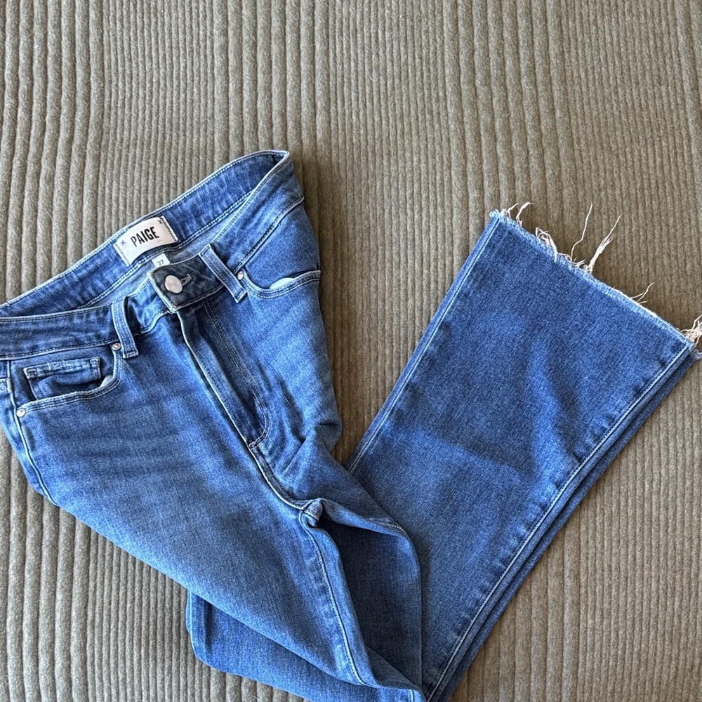 PAIGE Ankle-Length Cropped Blue Jeans